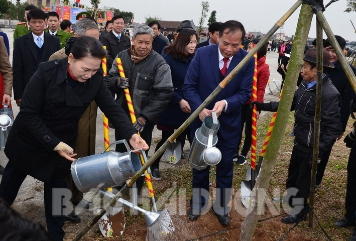 National Assembly Chairwoman Nguyen Thi Kim Ngan attends Tree Planting Festival in Hai Duong